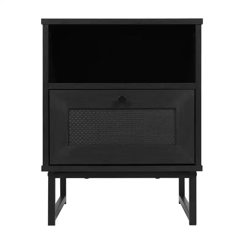 Comodino di metà secolo nero/naturale con cassetto in rattan e ripiano aperto