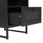 Comodino di metà secolo nero/naturale con cassetto in rattan e ripiano aperto