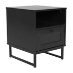 Comodino di metà secolo nero/naturale con cassetto in rattan e ripiano aperto