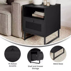 Comodino di metà secolo nero/naturale con cassetto in rattan e ripiano aperto