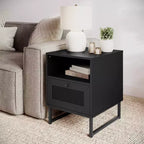 Comodino di metà secolo nero/naturale con cassetto in rattan e ripiano aperto