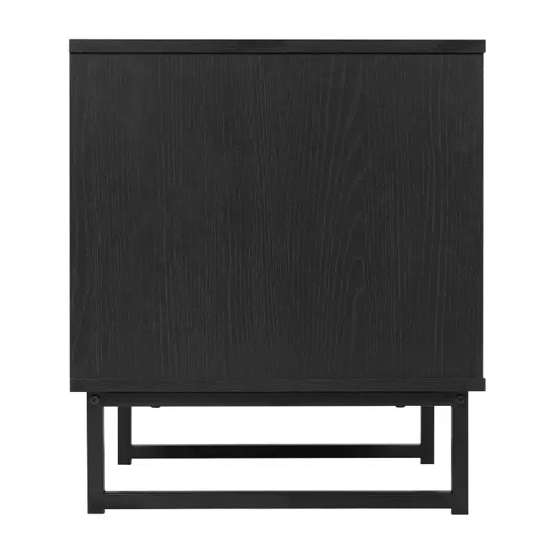 Comodino di metà secolo nero/naturale con cassetto in rattan e ripiano aperto